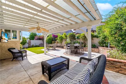 Exterior - 6402 Cantiles Ave, Cypress, CA 90630 photo 6 of 9