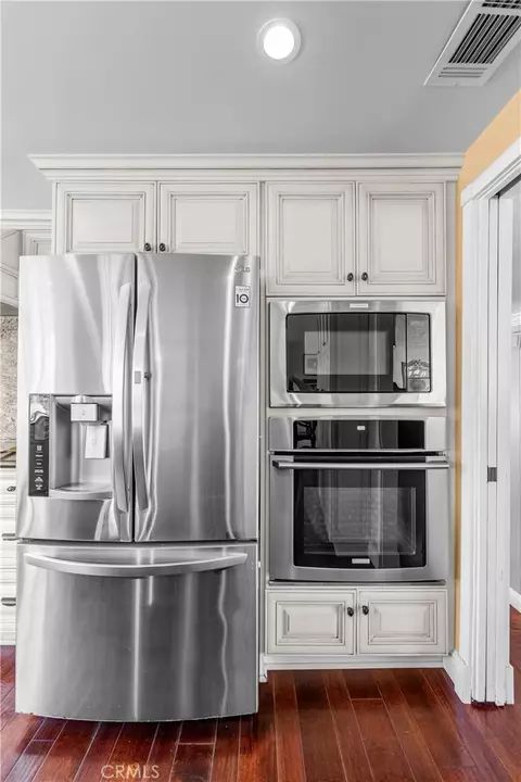 Kitchen - 6402 Cantiles Ave, Cypress, CA 90630 photo 8 of 8