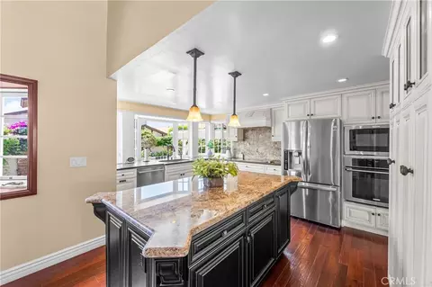 Kitchen - 6402 Cantiles Ave, Cypress, CA 90630 photo 2 of 8