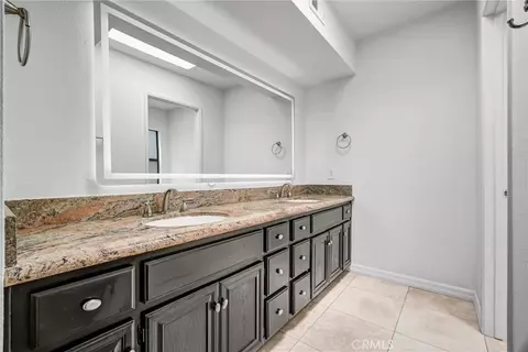 Bath - 5733 E Stillwater Ave #2, Orange, CA 92869 photo 2 of 4