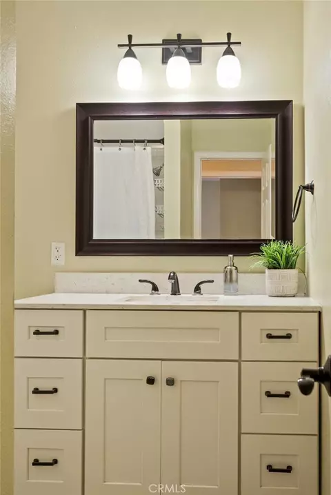 Bath - 208 E 67th St, Long Beach, CA 90805 photo 1 of 3