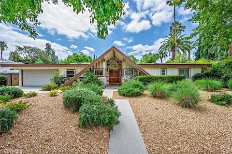 22430 Collins St, Woodland Hills, CA 91367
