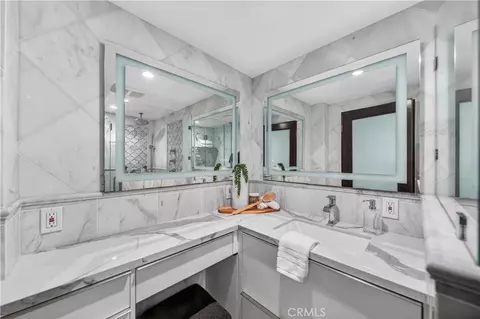 Bath - 2601 E Ocean #807, Long Beach, CA 90803 photo 2 of 4