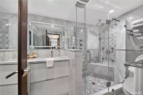 Bath - 2601 E Ocean #807, Long Beach, CA 90803 photo 1 of 4