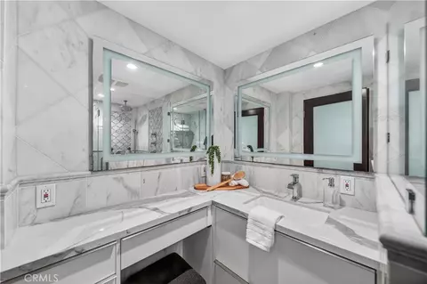 Bath - 2601 E Ocean #807, Long Beach, CA 90803 photo 2 of 4