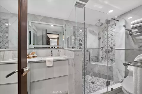 Bath - 2601 E Ocean #807, Long Beach, CA 90803 photo 1 of 4