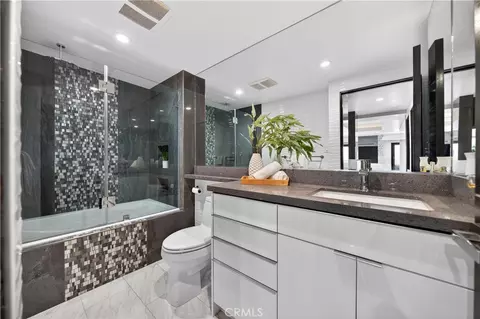 Bath - 2601 E Ocean #807, Long Beach, CA 90803 photo 4 of 4