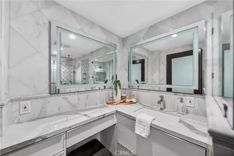 Bath - 2601 E Ocean #807, Long Beach, CA 90803 photo 2 of 4