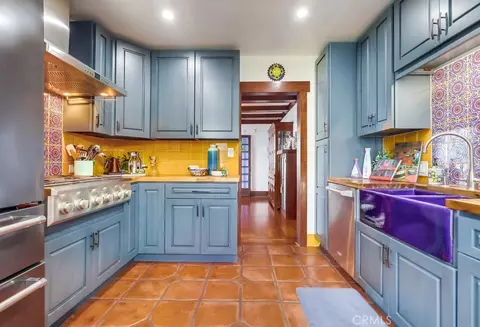 Kitchen - 2815 E 5th St, Long Beach, CA 90814 photo 5 of 6