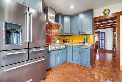 Kitchen - 2815 E 5th St, Long Beach, CA 90814 photo 4 of 6