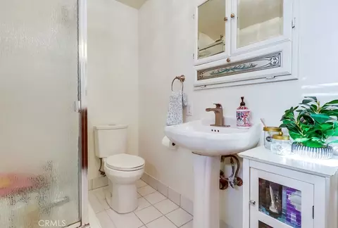 Bath - 2815 E 5th St, Long Beach, CA 90814 photo 3 of 4