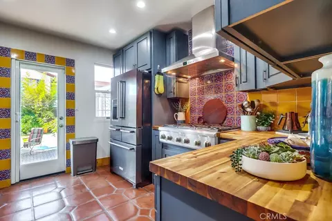 Kitchen - 2815 E 5th St, Long Beach, CA 90814 photo 3 of 6