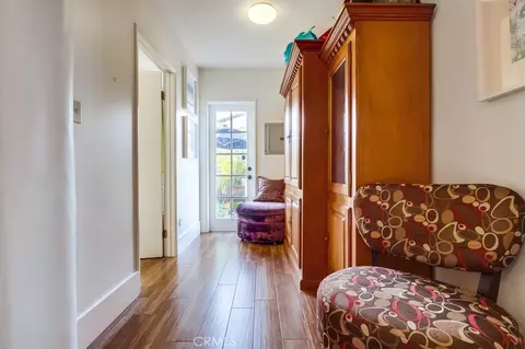 Entry Way - 2815 E 5th St, Long Beach, CA 90814 photo 1 of 4