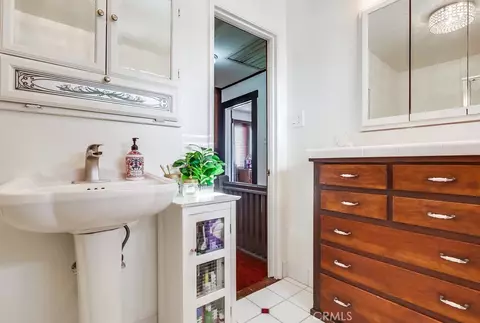 Bath - 2815 E 5th St, Long Beach, CA 90814 photo 4 of 4