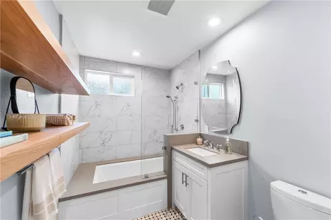 Bath - 3977 Rose, Long Beach, CA 90807 photo 3 of 6