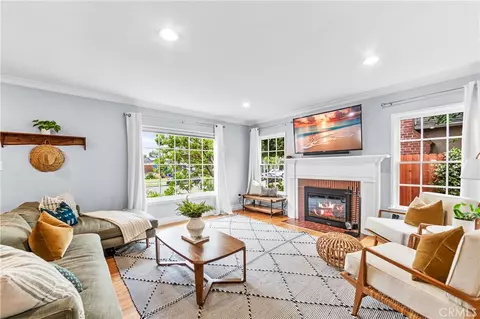 Living - 3977 Rose, Long Beach, CA 90807 photo 2 of 6