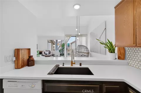 Kitchen - 16211 Downey Ave #65, Paramount, CA 90723 photo 4 of 4