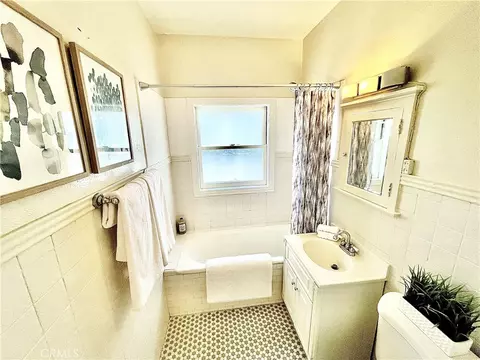 Bath - 1030 E Ocean #703, Long Beach, CA 90802 photo 2 of 2