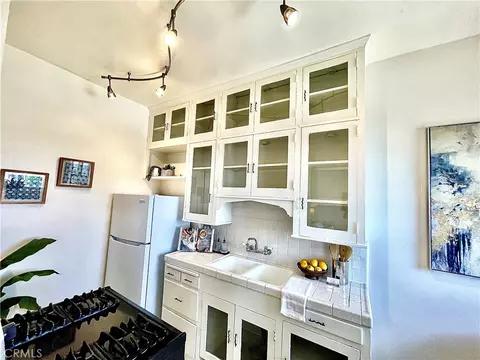 Kitchen - 1030 E Ocean #703, Long Beach, CA 90802 photo 3 of 4