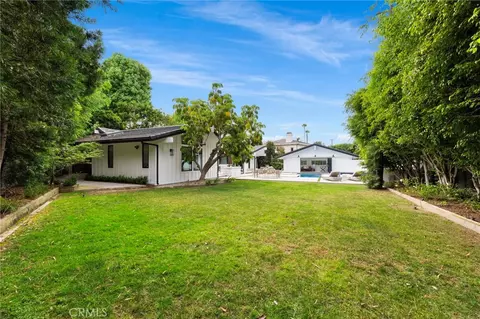 Exterior - 1470 Bryant Dr E, Long Beach, CA 90815 photo 12 of 20