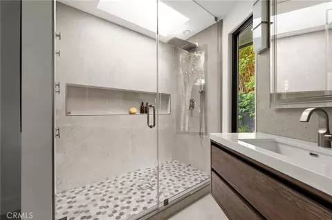 Bath - 1470 Bryant Dr E, Long Beach, CA 90815 photo 10 of 12