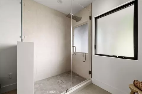 Bath - 1470 Bryant Dr E, Long Beach, CA 90815 photo 7 of 12