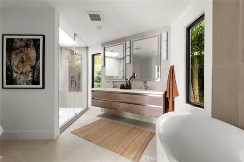 Bath - 1470 Bryant Dr E, Long Beach, CA 90815 photo 9 of 12