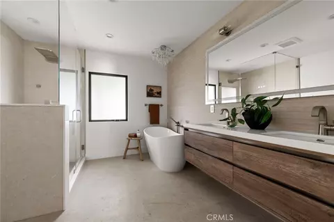 Bath - 1470 Bryant Dr E, Long Beach, CA 90815 photo 5 of 12