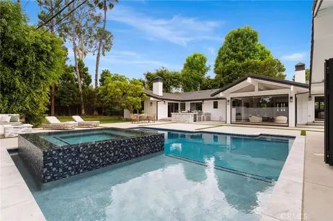 Exterior - 1470 Bryant Dr E, Long Beach, CA 90815 photo 11 of 20