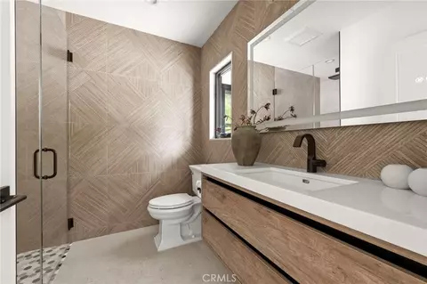 Bath - 1470 Bryant Dr E, Long Beach, CA 90815 photo 3 of 12