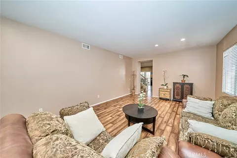 Living - 10249 Jennifer, Hesperia, CA 92345 photo 2 of 5