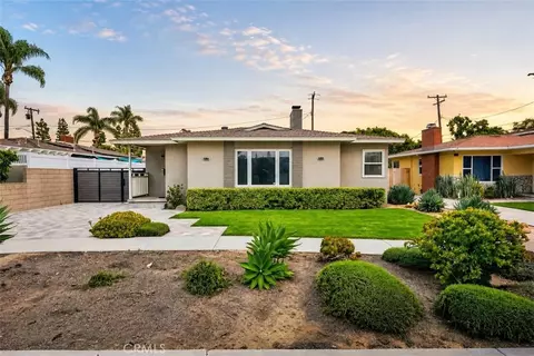 2215 N Spurgeon St, Santa Ana, CA 92706