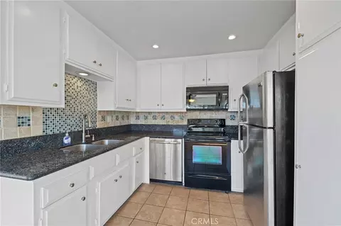 Kitchen - 1187 E 3rd #202, Long Beach, CA 90802 photo 1 of 3
