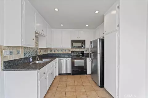 Kitchen - 1187 E 3rd #202, Long Beach, CA 90802 photo 3 of 3