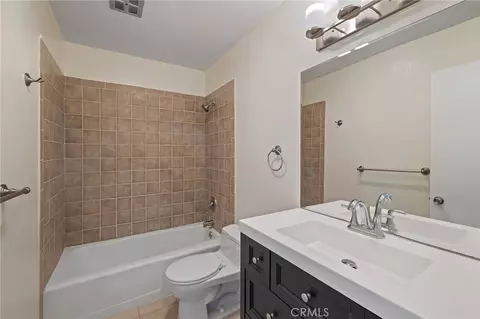 Bath - 1187 E 3rd #202, Long Beach, CA 90802 photo 1 of 2