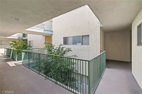 Exterior - 1187 E 3rd #202, Long Beach, CA 90802 photo 5 of 6