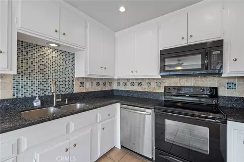 Kitchen - 1187 E 3rd #202, Long Beach, CA 90802 photo 2 of 3