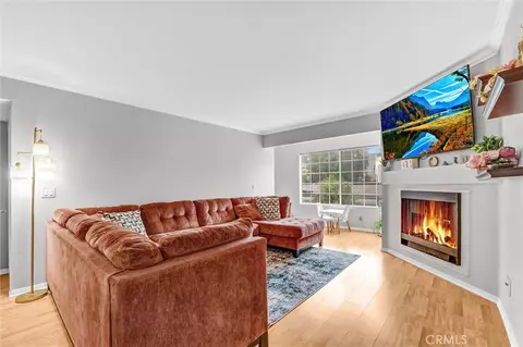 5500 Owensmouth Ave #122, Woodland Hills, CA 91367