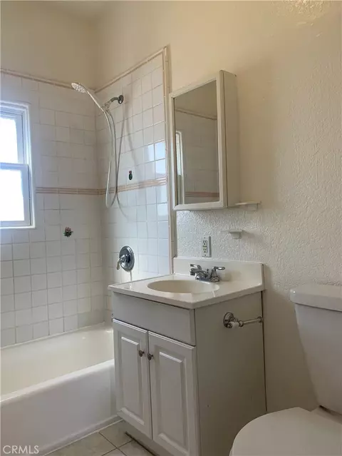 Bath - 2624 E 6th, Long Beach, CA 90814 photo 6 of 6