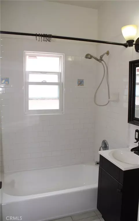Bath - 2624 E 6th, Long Beach, CA 90814 photo 2 of 6