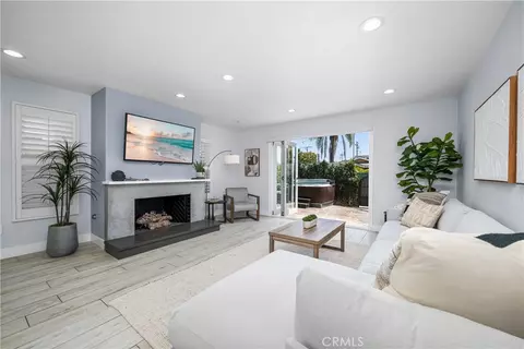 215 Knoxville Ave, Huntington Beach, CA 92648