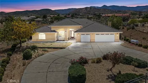 5295 Snow Line Dr, Phelan, CA 92371