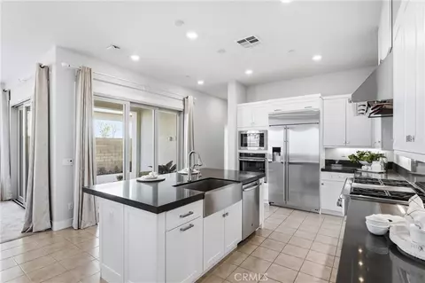 Kitchen - 182 Scale, Irvine, CA 92618 photo 5 of 7