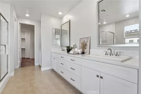 Entry Way - 182 Scale, Irvine, CA 92618 photo 3 of 3