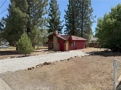 Exterior - 936 Pinon Ln, Big Bear City, CA 92314 photo 1 of 7