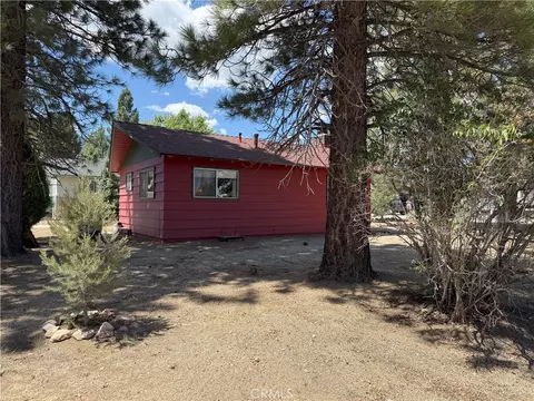 Exterior - 936 Pinon Ln, Big Bear City, CA 92314 photo 6 of 7