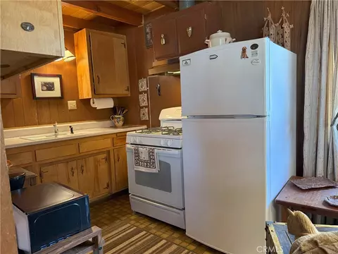 Kitchen - 936 Pinon Ln, Big Bear City, CA 92314 photo 2 of 3