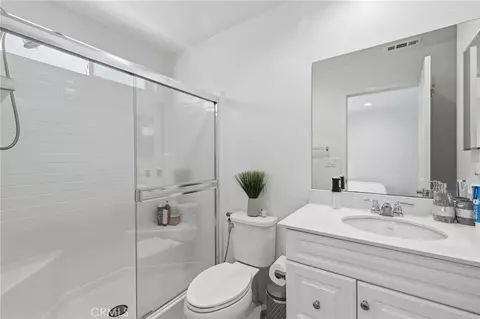 Bath - 10881 Shoals Pl, Stanton, CA 90680 photo 4 of 5