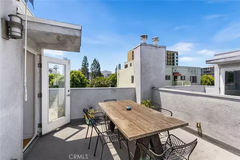 Exterior - 637 E 4th #B, Long Beach, CA 90802 photo 2 of 5
