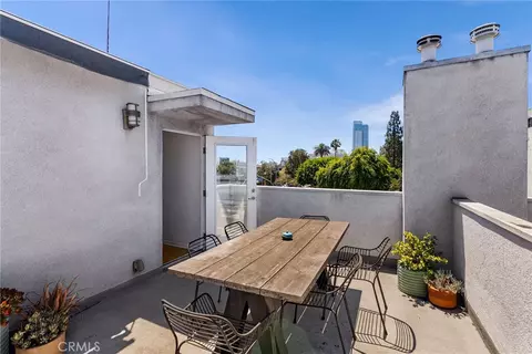 Exterior - 637 E 4th #B, Long Beach, CA 90802 photo 4 of 5